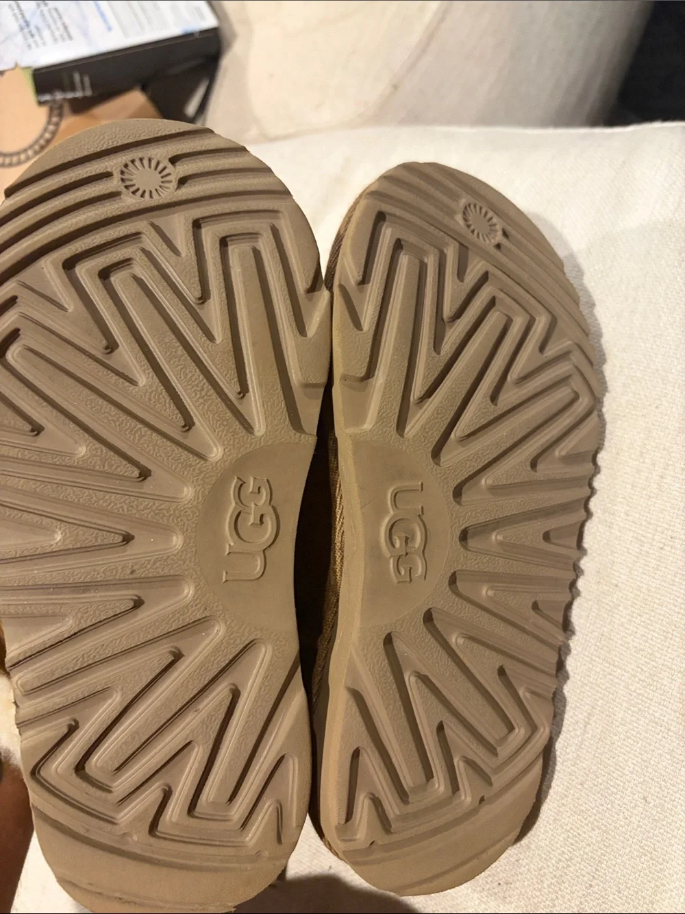 ugg satin ribbon back camel girls sz us 13